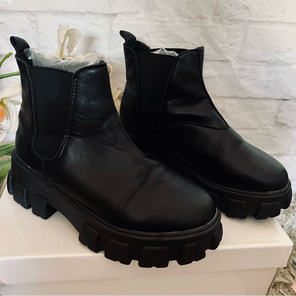 Lug Sole Boots - Picture 3 of 9